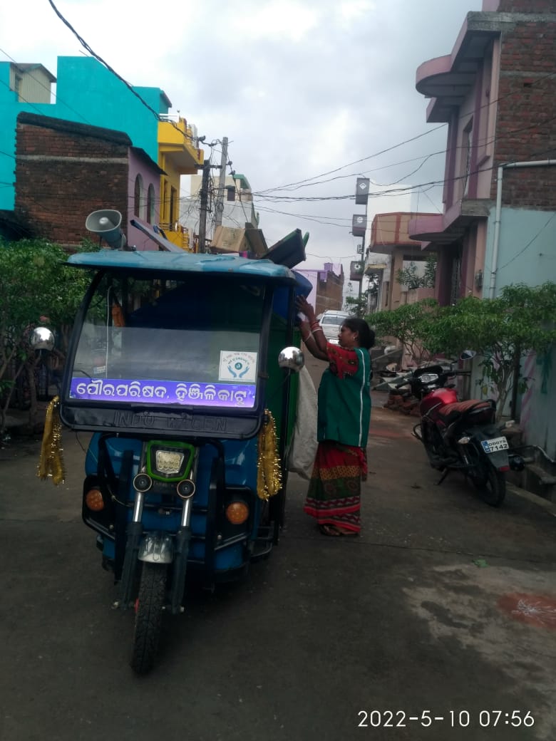 MC_Hinjilicut's tweet photo. Ward wise field verification for D2D collection and segregation at Hinjilicut Municipality to assure public , the importance of segregation waste . #KeepClean #StayHelathy..@HUDDeptOdisha @Ganjam_Admin @DUDA_Ganjam https://t.co/VbxD3bJCGQ