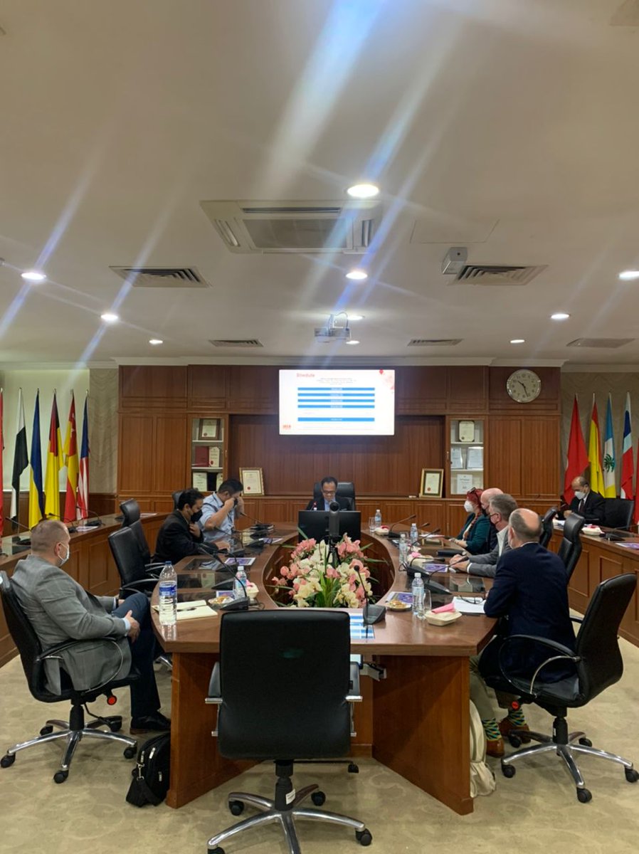 AtomMalaysia's tweet image. We are honoured to receive a visit from the @NNSANews and @PNNLab yesterday to our headquarters in Dengkil, Selangor. 
Together we had a fruitful discussion on future collaborations especially in enhancing the security of radioactive facilities in Malaysia. #AELB #NuclearSecurity