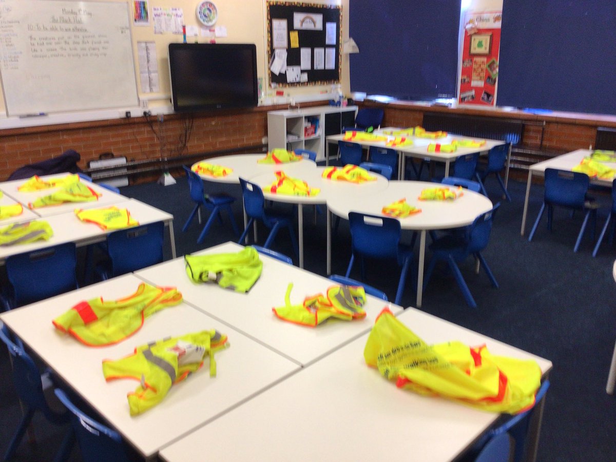 GalvinMiss's tweet photo. Trip ready in Year 3 @YsgolEmmanuel https://t.co/YaBn6rJN3m
