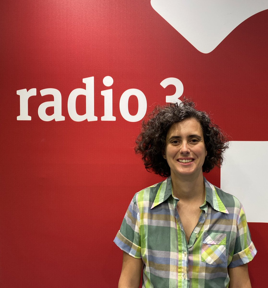HET_Radio3's tweet photo. El sector textil es uno de los que mayor impacto tiene sobre el medio ambiente. Charlamos con Zaloa Basaldua, de Altrapo Lab @AltrapoLAB, que junto a @LaCasaEncendida han llevado a cabo la sexta edición del Maratón de textil creativo, que culmina esta tarde en @recumadrid. https://t.co/LGk74OvzTy