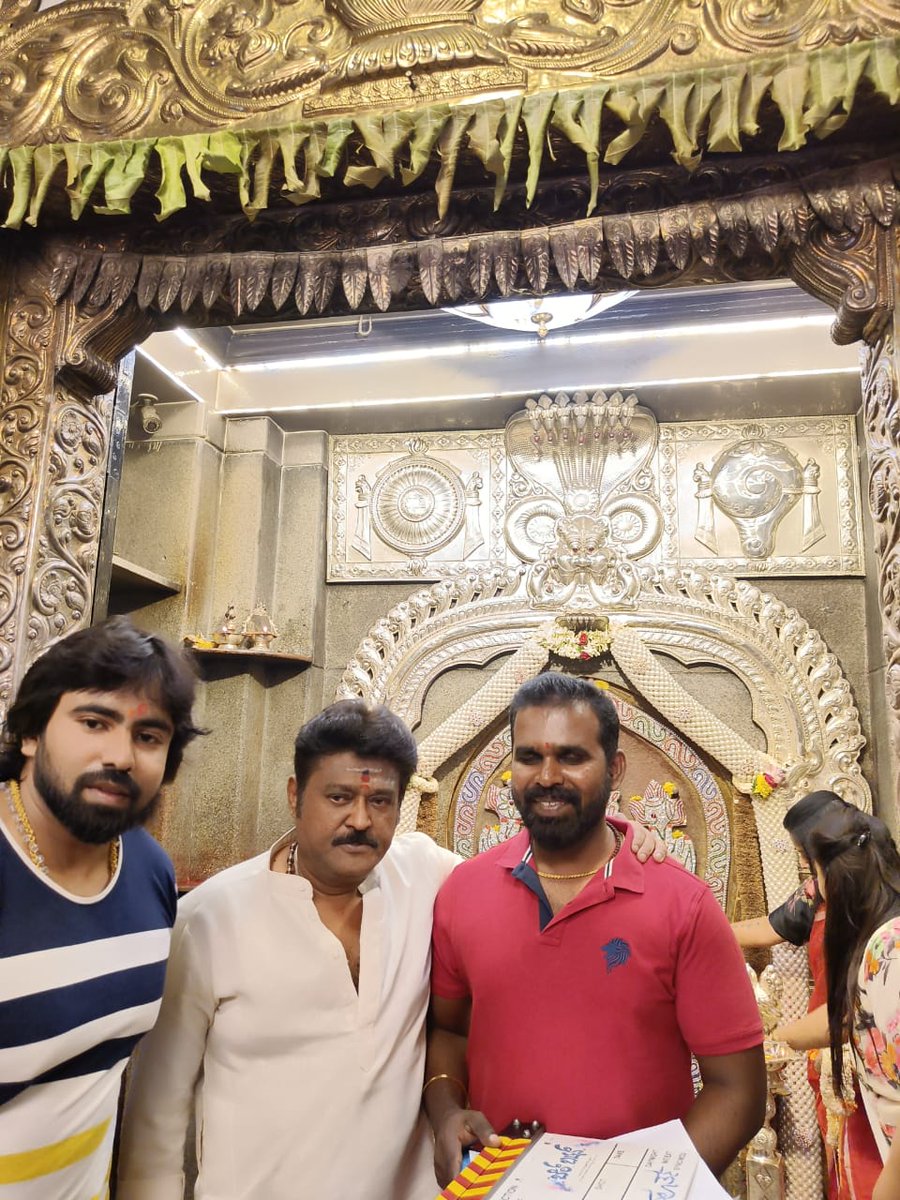 Chittaramedia's tweet photo. "ಬೆಲ್ ಬಟನ್" ಚಿತ್ರಕ್ಕೆ ಕ್ಲಾಪ್ ಮಾಡಿ ಶುಭ ಹಾರೈಸಿದ ನವರಸನಾಯಕ ಜಗ್ಗೇಶ್
@Jaggesh2
#bellbutton https://t.co/QjSSMGjRlR