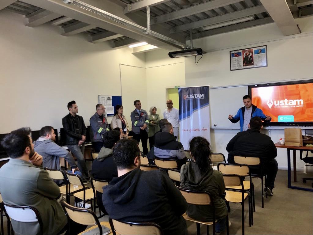USTAMKocaeli's tweet photo. “Bu eğitimde iş var!”
Torun Bakır A.Ş talebi ile düzenlenen CNC Torna Operatörlüğü Eğitim Programı bugün itibariyle Gebze Ali Nuri Çolakoğlu Meslek Lisesinde başladı. Usta adaylarımıza başarılar dileriz.
#ustam #ustamkocaeli #istihdam https://t.co/6hhgKmGS9K