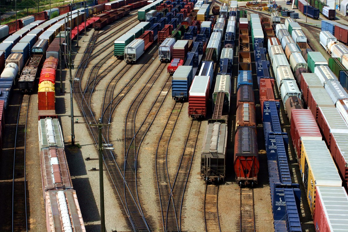 UIPRail's tweet photo. 'On track for tomorrow' 🌟
🇧🇪 #railfreight is gearing up for a modal shift of 20% by 2040 according to the newly approved 'Vision Rail 2040' train plan that wants rail as the backbone of mobility!
All the facts 👉https://t.co/8fkjkGgwaG
@GeorgesGilkinet #BetterRail #MoreCapacity https://t.co/1ySZkiKu6e
