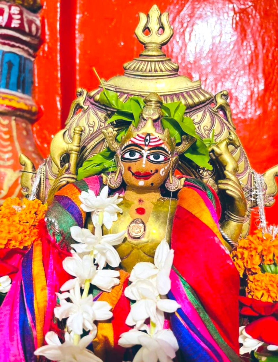 Lingarajdham's tweet photo. Om Namah Shivay.
Jai Baba Lingaraj.

#lingarajtemple #bhubaneswar https://t.co/lNBiymuTwY