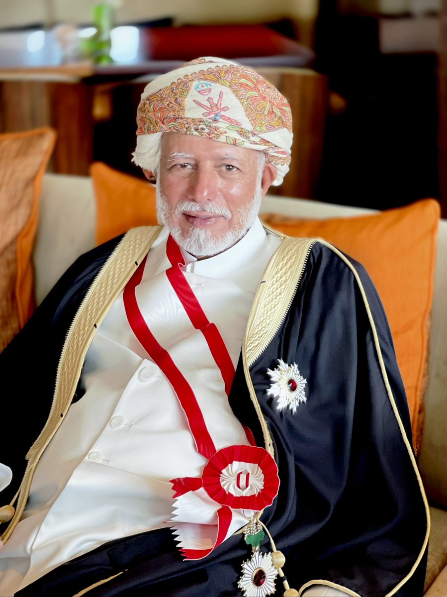 Binalibrahim9's tweet photo. مبارك لكم يا جدي العزيز وسام (grand cordon of the order of the rising sun). إشادةً على مساهمتكم في تقوية العلاقات الثنائية وتعزيز الصداقة بين اليابان وسلطنة عمان. 🇴🇲 🇯🇵 https://t.co/ko6iV4CFy8