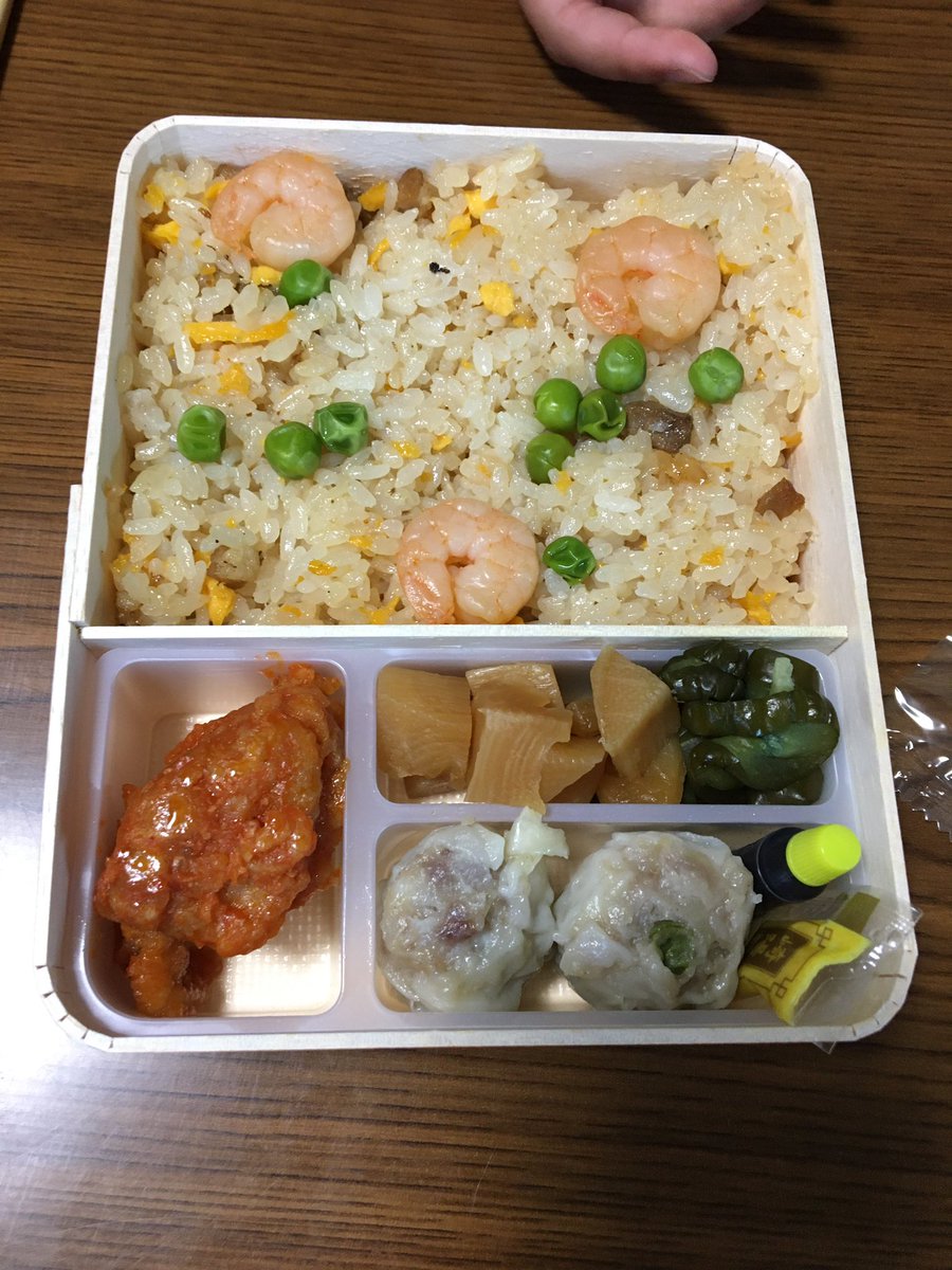 何から食べようかな。 https://t.co/TGK816iaPp 