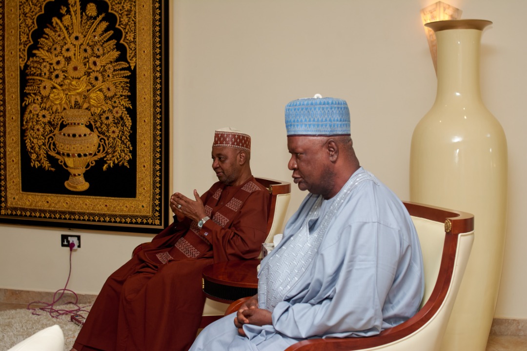 Disney_bea's tweet photo. Former Vice President Architect Nnadi Sambo rates Senator Anyim Pius Anyim as the most qualified of all PDP Aspirants for the forth coming PDP presidential primaries. https://t.co/2QNJMpMIgW