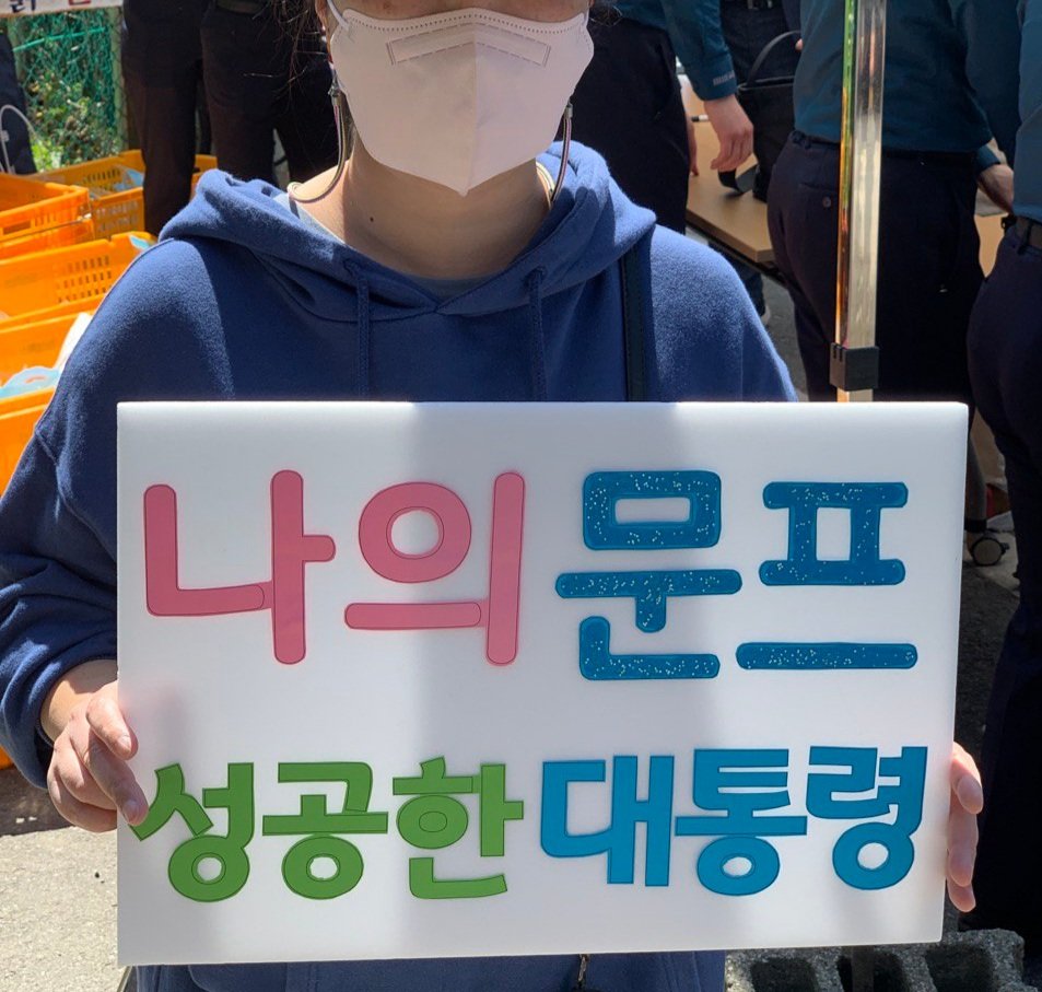 RobJang's tweet photo. 두시간 들여 만들었는데 검문에서 퇴짜 먹음ㅋㅋㅋ 트윗에서라도 많이들 좀 봐주세요 ㅋㅋㅋ 하트하트 굽신굽신!!! @moonriver365 https://t.co/Zadnw3OGhq