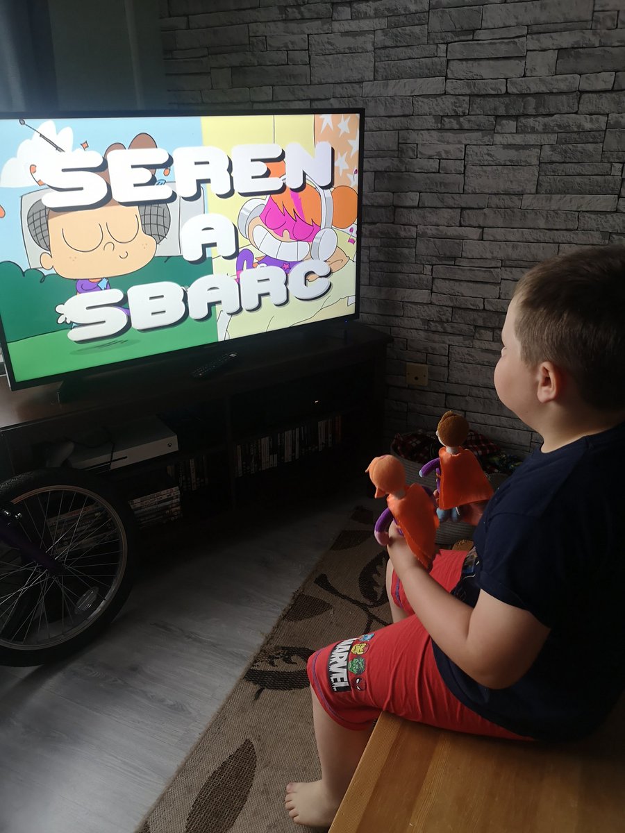 stapleton_jen's tweet photo. Jaxson enjoyed taking seren and sbarc to his rugby training and listening to some of his favourite songs on cyw ☺️ @YGCwmbran @SerenaSbarc https://t.co/EbJxF0AxBy