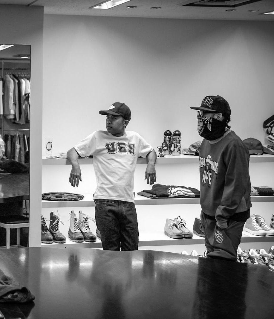 L'homme qui a inventé le logo Bape et beaucoup plus encore...

(thread)