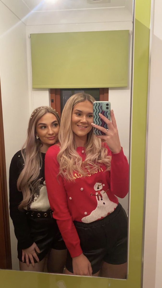Happy 21st Birthday to one of my faves 🥺 you’re one in a mil <3 have theee best day ever &amp; canna wait to celebrate with ya at the weekend🥰 love you lots &amp; lots 🤍🤍Xx