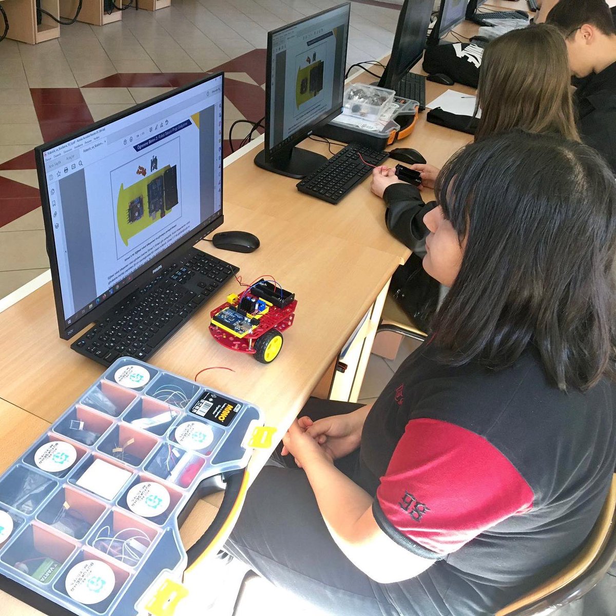 KODELİG hazırlıklarına devam 😊
📍Gebze Fatih MTAL
🔹Son Başvuru: 30 Eylül 2022

*Yarışmaya KODELİ Robotik Kodlama Atölyesi kurulan okullar başvurabilir.