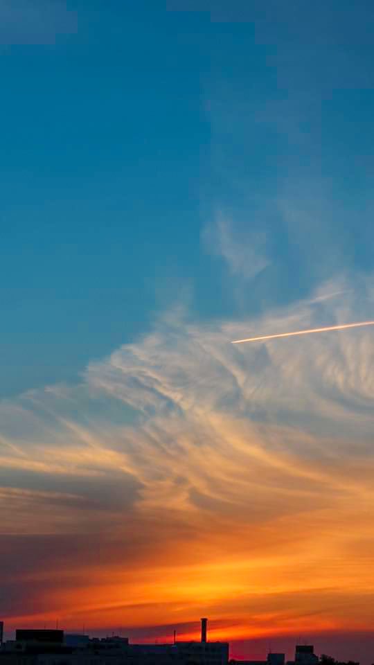 kasokukitearoom's tweet photo. .               

　 夕焼けと飛行機雲のコラボ

.

    日没 2022年5月10日 18:34
.

#5月 #春 #夕焼け #夕暮れ #夕空 #天気の図鑑 #雲の教室 #雲を愛する技術 #イマソラ #いまそら #キリトリセカイ #写真 #空 #火曜日 #a2022 #a0510 #a202205 #a20220510
. https://t.co/pxfdsh2AXQ