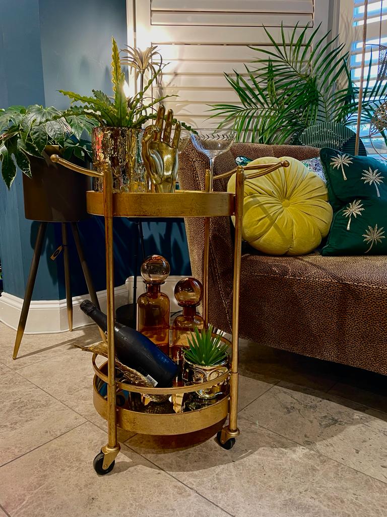 Pop, Fizz, Clink!🥂 Happy Tuesday to our fabulous followers! Look how glam our drinks cart looks! So chic. ✨🤩 
-
-

#springdecorating #besthomedecor #goldandglam  #homedecoration #inspiration #stylishfurniture #glaminteriors #margoandplum