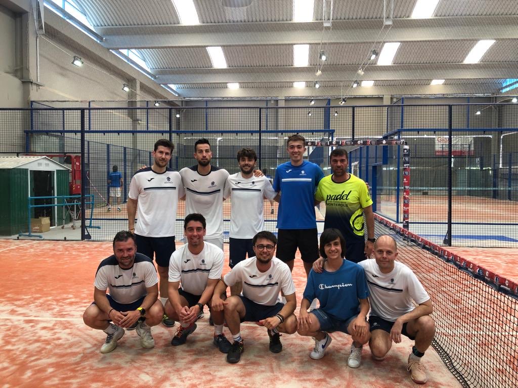 El cap de setmana passat s’ha disputat les fases prèvies del Campionat d’Espanya de 3a categoria al Cub Cambrils on els nostres equips masculí i femení han arribat fins als quarts de final perdent per 4 a 1 i 3 a 2 contra el Club de tennis Gimeno i Club Vallparc respectivament