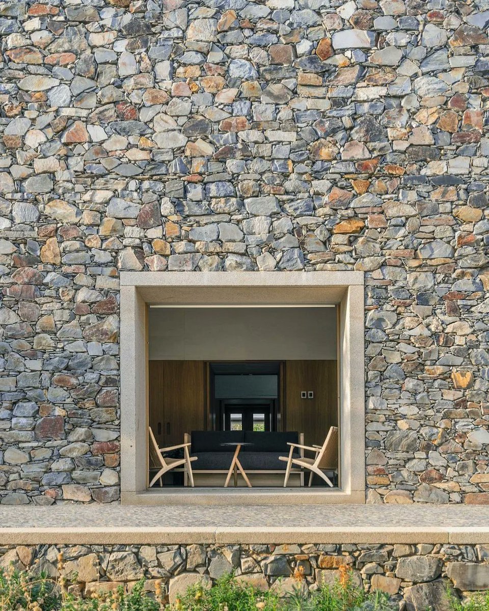 retokommerling's tweet photo. #Proyectos _
 Casa de piedra en Cáceres diseñada por Tuñon y Albornoz arquitectos. 
Más info en su web https://t.co/V6s9Sge8xX
#Arquitectura #Architecture 

MÁS INFO EN SU WEB https://t.co/vOoRZ2Gvjc