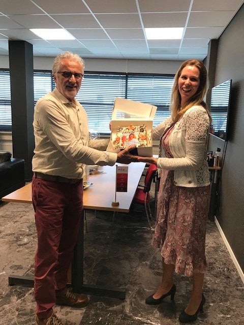 Rianne_Geevers's tweet photo. Vandaag flink in het zonnetje gezet door @ACA_IT_NL voor mijn 12,5 jarige jubileum! De tijd is voorbij gevlogen! #jubileum #work #eindhoven https://t.co/NZjOhOgbSF