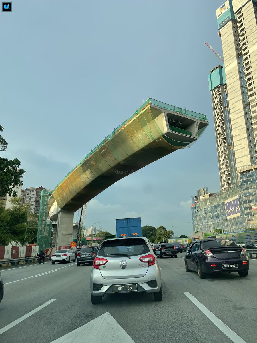 Askrlfess's tweet photo. yang anak teknik bisa jelasin secara simple ga ini kok bisa "melayang" gini sebenernya konsepnya gimana si😯 [askrl] https://t.co/O1XFL6C3LX