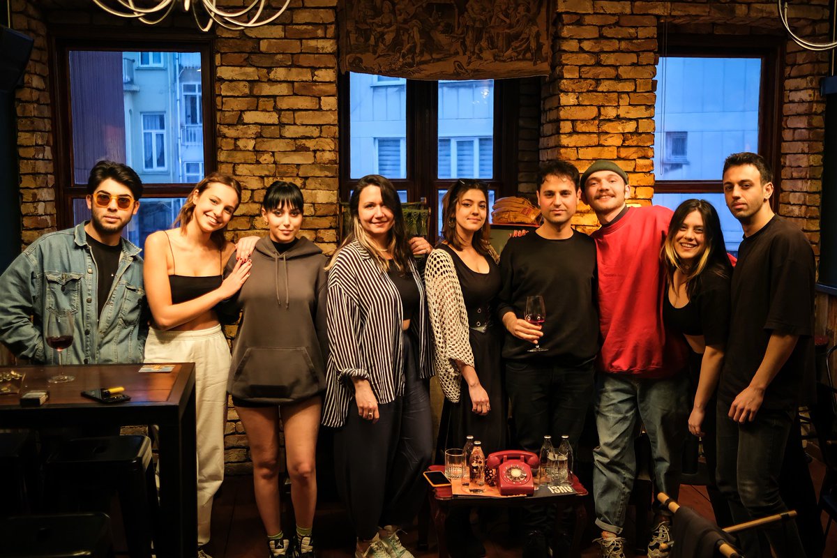 Geçtiğimiz pazar akşamı gerçekleştirdiğimiz "Anlatacaklarım Var Güney Marlen" etkinliğimizden kareler. 📷💫

#aksi
#AnlatacaklarımVar 
#aksidergi 
#etkinlik
#söyleşi 
#güneymarlen 
#müzik