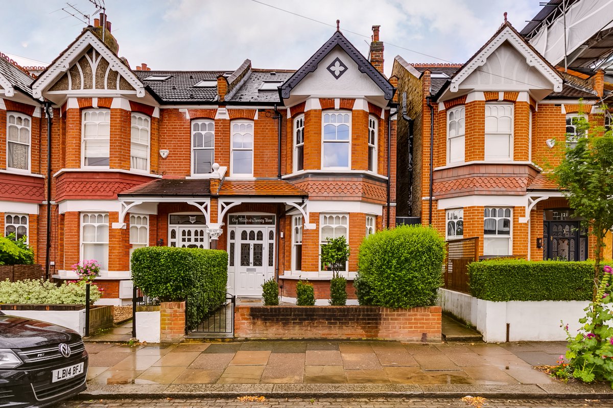 LoneyMiller's tweet photo. NEW TO LETTINGS! An impressive five bedroom family home on the Southfields Grid, newly refurbished to an exceptional standard. Available 30th June, unfurnished. £4,250 pcm. 
Viewings start this week so call 0208 945 7555

#lettings #property https://t.co/nidOT2jmoE