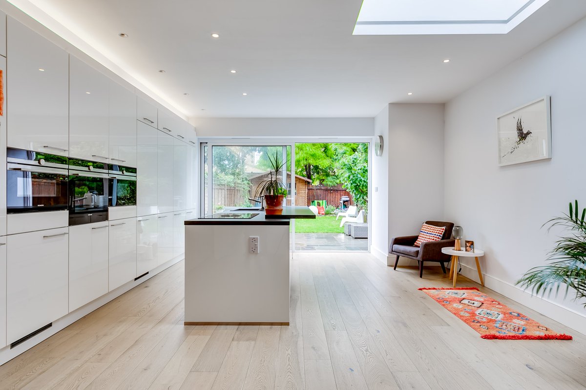 LoneyMiller's tweet photo. NEW TO LETTINGS! An impressive five bedroom family home on the Southfields Grid, newly refurbished to an exceptional standard. Available 30th June, unfurnished. £4,250 pcm. 
Viewings start this week so call 0208 945 7555

#lettings #property https://t.co/nidOT2jmoE
