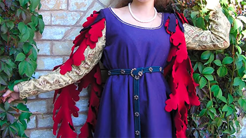 nat_clothing's tweet photo. Beautiful replica of #15centurydress with lovely sleeves decorated with #festoons. The dress is made from fine wool woven specifically to hold the edges of the fabric after cutting, so these festoons remain is perfect shape for a long time of using

#15centuryfashion #folkdress https://t.co/RkLtnhcz8K