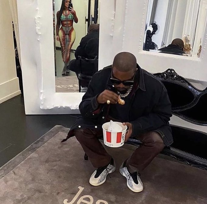 sometimes i&rsquo;m kim but recently i&rsquo;ve been feeling like kanye 🥲 https://t.co/VfAxInXUo5<a href="/tag/planesgirl"class="tags"><span>#planesgirl</span></a>