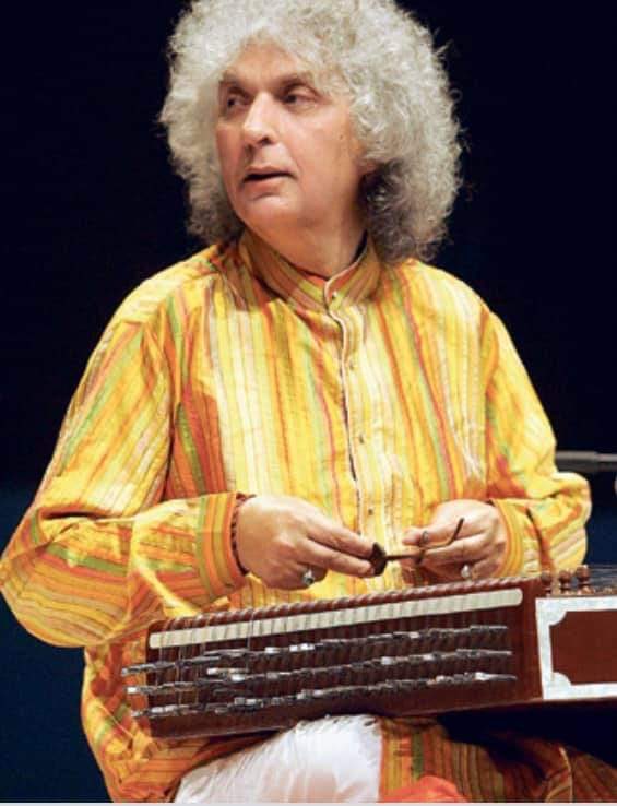 AzmiShabana's tweet image. Deeply saddened to hear that maestro Pt Shiv Kumar Sharma has passed away. His mellifluous music will remain in our hearts ofcourse but  tinged by the pain of his loss . My deepest condolences to the family . RIP