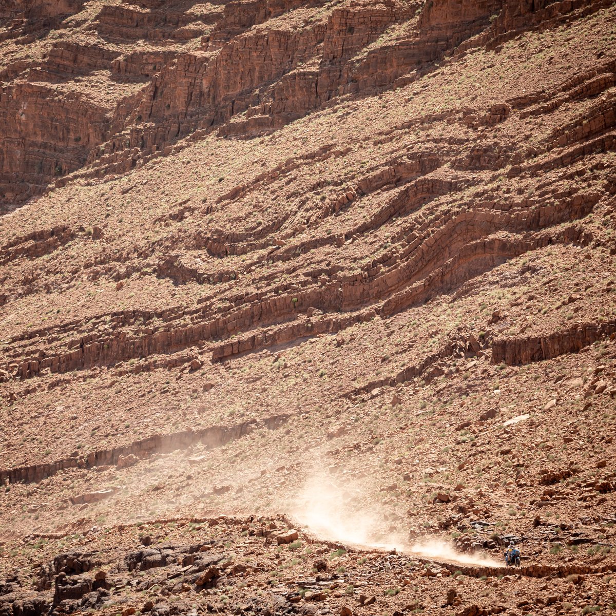 sandraiders's tweet photo. 🤓 Without doing ZOOM..., would you be able to tell us WHICH MOTORCYCLE IT IS? 

📸 @lduarte76 /#SandRaiders2022 
🌍 Stage 6 📌 Zagora-Foum Zguid 

Sans ZOOM..., seriez-vous capable de nous dire DE QUELLE MOTO C'EST ?

🇮🇹🇮🇹🇮🇹🇮🇹

Senza fare ZOOM..., sapresti dirci CHE MOTO E'? https://t.co/j0bNozc4pS
