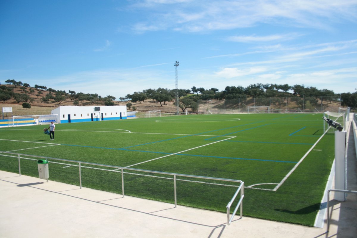 AdraoGDR's tweet photo. ⚽️#Villanuevadelascruces ha recibido una ayuda gestionada por @AdraoGDR de  99.984,51 €  para  E la mejora del campo de fútbol colocando césped artificial y un moderno sistema de riego. Sin duda, este proyecto merece una🥇 https://t.co/fMDjide7FW