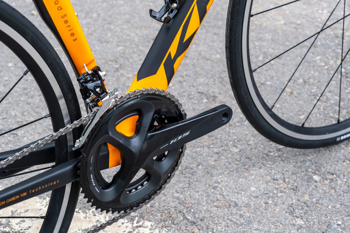 kronbisiklet's tweet photo. Kron R2 yol bisikleti seni bekliyor. Klasik geometriye sahip karbon gövdesi, shimano 105 donanımı ve fsa gidon / gidon boğazıyla tüm sürüşlerin üstesinden gelmeye hazır! 😎💪 #kronbisiklet #zirveyetaşır https://t.co/vt4oaHQSHQ
