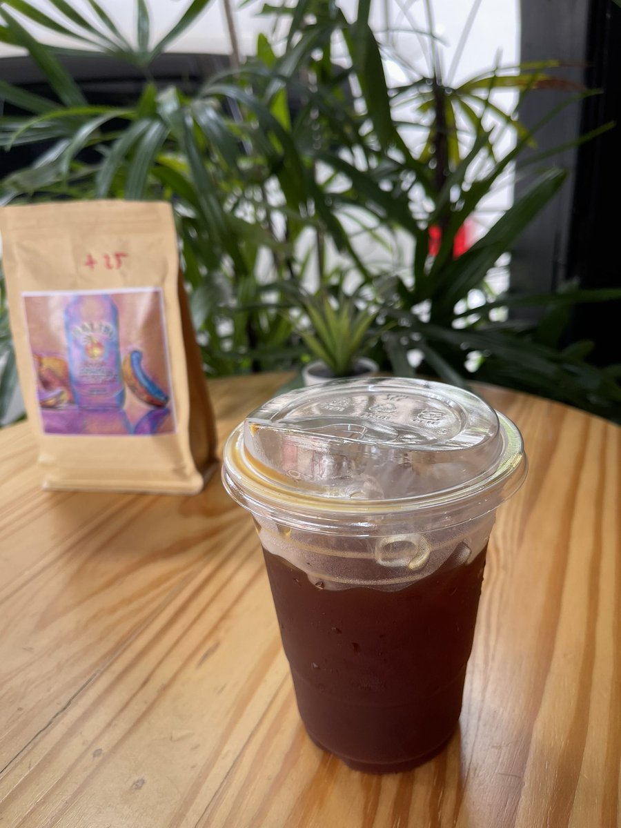 PerngJaii's tweet photo. วันนี้ลอง #RumCoffee คั่วกลางอ่อน กลิ่นเหล้าชัดมาก ไม่เปรี้ยว ขมและหวานตอนท้ายครับ อีกตัว Ethi Kochere น่าลอง ไว้คราวหน้า 😂😂 📍CoffeeWaf @reviewchiangmai @aroii https://t.co/jKfK6xbe0X