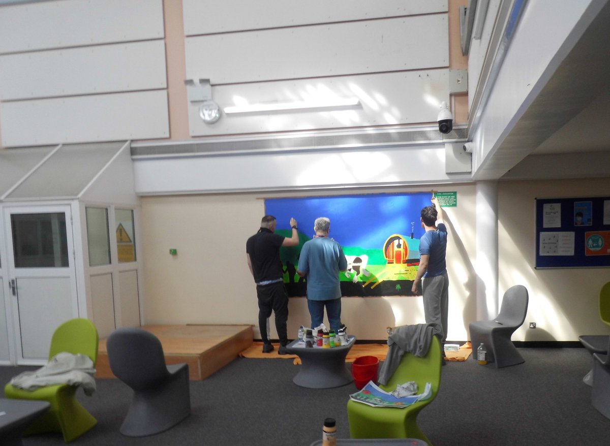 HMPYOIBedford's tweet photo. Art has the power to transform, to illuminate, to educate, inspire & motivate.
Thank you to @IrishinLuton and @HanleyNoelette for inspiring our #gypsytraveller prisoners in participating our #mural for our visits centre.
#Families #DiversityandInclusion https://t.co/eDanLgNbp2