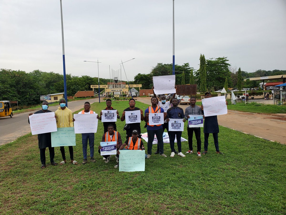 WaliuTaofik's tweet image. As we dey commence the protest at the University of Ilorin gate, join us and keep tweeting about #IlorinProtest
#EndASUUStrike