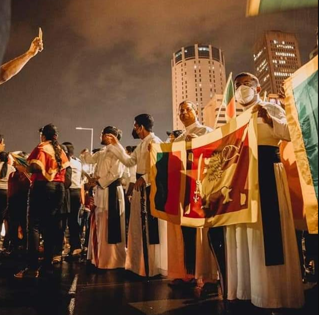 DDewwandi's tweet photo. The whole world witnessed 31Days of peaceful protest with immense tolerance isnt weakness,But infinite Strength towards noble Goals of SriLankan Nation As one,without any divisions;This'd be a Global Lesson &amp; a turning point;May God Bless SRILANKA🇱🇰 #GoHomeRajapakshas #ProtestLK https://t.co/R6MGtfwl82