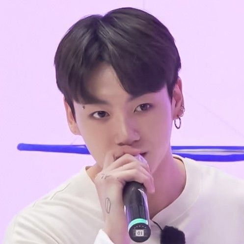 braveyOOki's tweet image. jungkook singing moments in run bts —  a thread