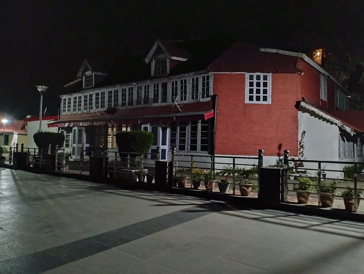 sachin06347157's tweet photo. Heritage palace (Bell mount) Kasuli, Himachal Pradesh
#heritage
#kasuli
#hills
#Himachal https://t.co/7G0T4yWga0
