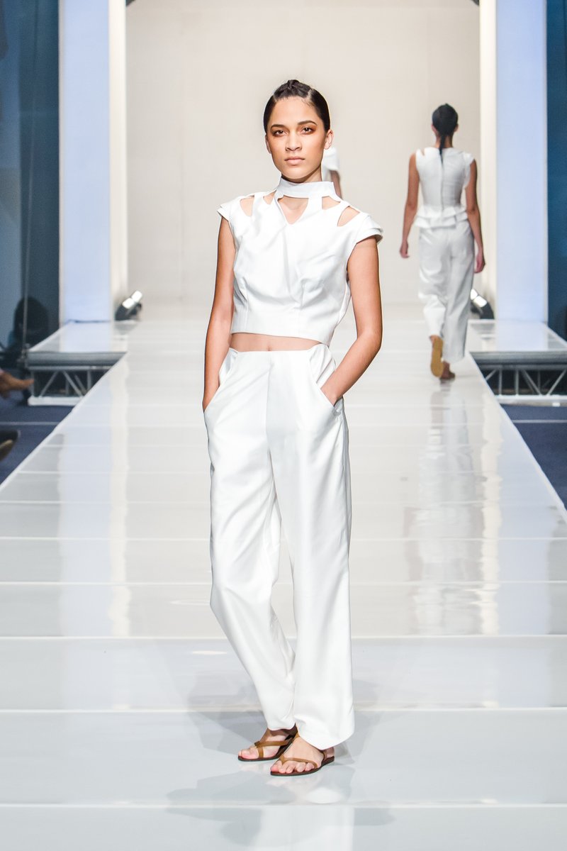 Up_phelele's tweet photo. This All-white combos 🤩👌🏾🔥
#UP_IamPerformer ♥︎ #Art #FashionDesign #White #Minimalism #RHOA #Minimalist #UP_CutOutCrop #UP_VhemPants #WomensWear #NazoMoments #UP_shop #AskAMan #MadeForOrder #Customisable #Clothing #UP_PHELELE 🇿🇦 https://t.co/YCE45UGaDG