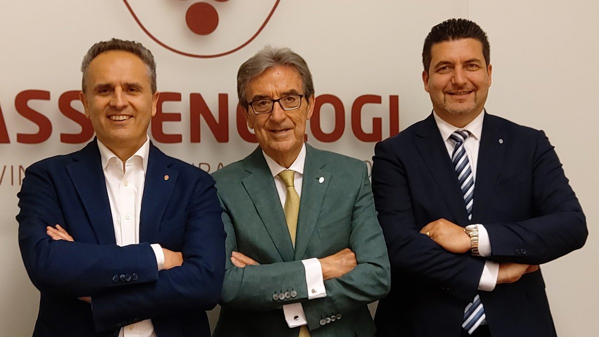 WinetvGroup's tweet photo. Assoenologi: conferma  Riccardo Cotarella alla presidenza dell’Associazione.  Vicepresidenti, Massimo Tripaldi Sezione Puglia-Basilicata-Calabria e Pierluigi Zama Sezione Romagna. 
#assoenologi #wine #winelovers #enologia #sommelier https://t.co/Bj5IWPB9OY