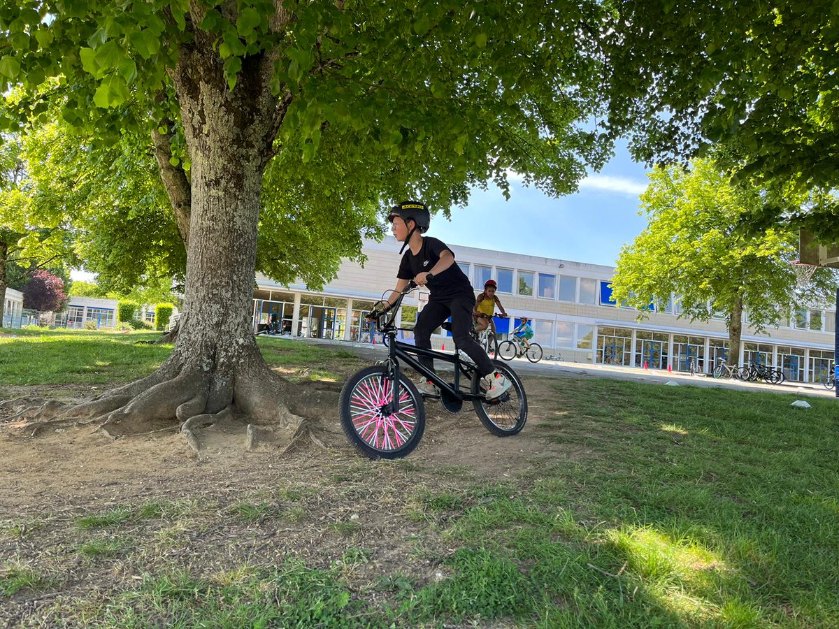 usep17's tweet photo. C'était hier ! 1ère séance du bloc 1 #SRAV pour les classes de l'école Roger Pérat de #Saintes. #sportscolaire 
@DSDEN17 @departement17 @cpdeps17 @usepnationale @UFOLEP @weblaligue @Casden_BP @groupe_mgen https://t.co/b546YF2tdZ