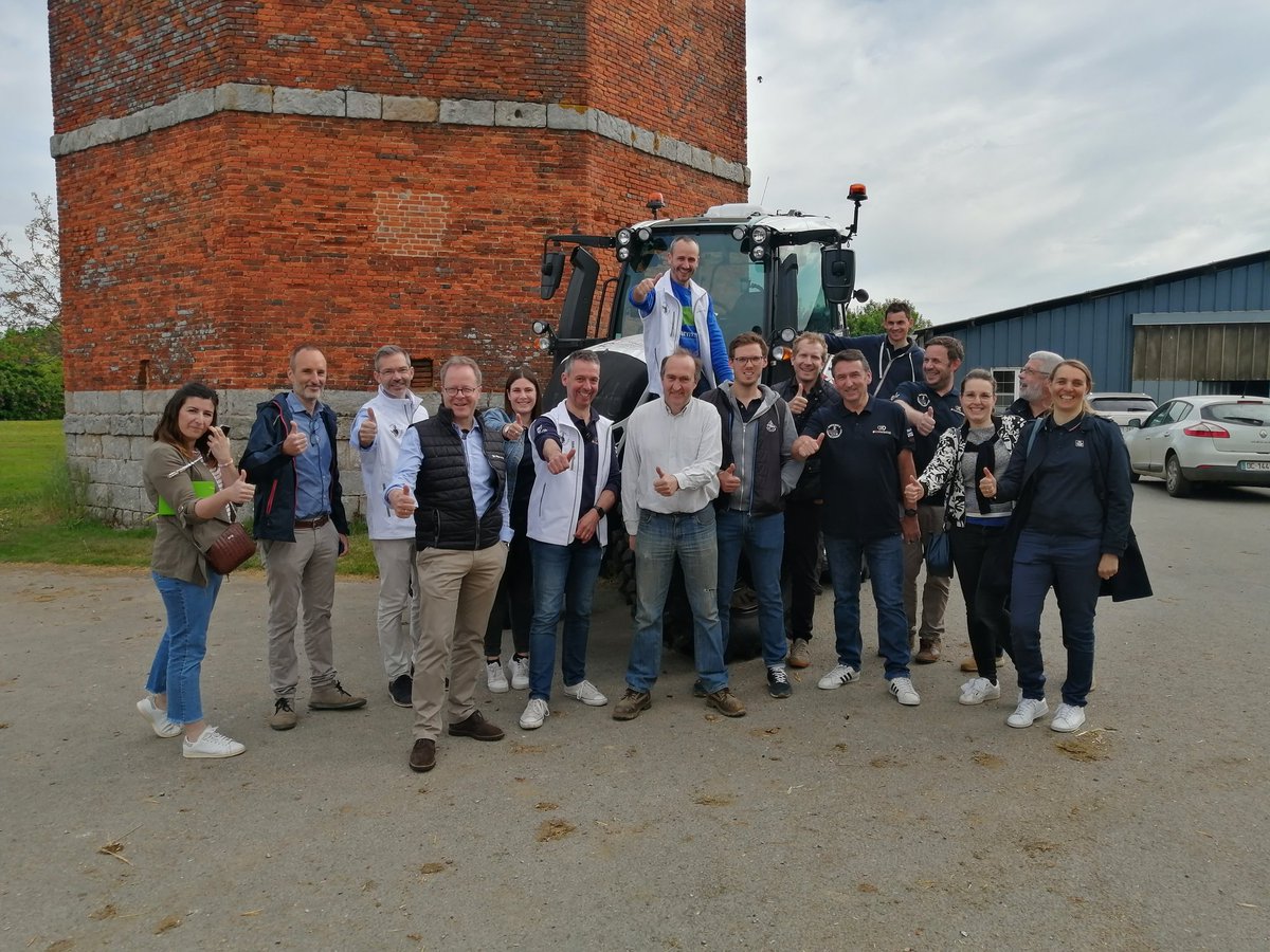 Ce matin c'était visite de Bruno au nord de Rouen pour parler Colza et utilisation de <a href="/Oleomarket/">OleoZE & Feedmarket</a>  avec la team #cofarmingtour et <a href="/YARA_france/">Yara France</a> @agriculteuraujo