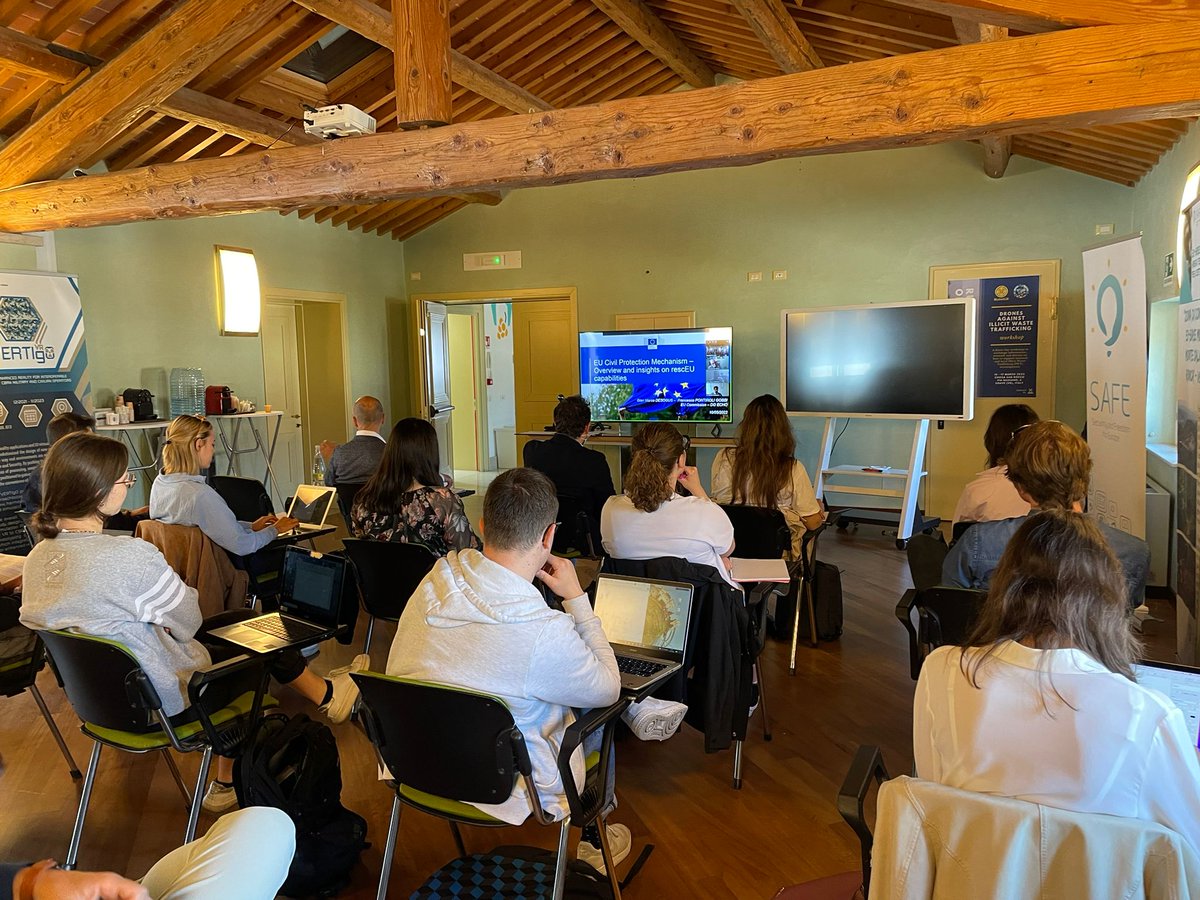 👉Today starts the Workshop event on #EUCivilProtection🛡️for <a href="/UniVerona/">Università di Verona</a> students at the @SAFE_italy premises in the context of <a href="/resist_project/">RESIST Project</a>, thanks to the participation of <a href="/eu_echo/">EU Civil Protection & Humanitarian Aid 🇪🇺</a> <a href="/DPCgov/">Dipartimento Protezione Civile</a> <a href="/vigilidelfuoco/">Vigili del Fuoco</a>. ✅Stay tuned for more!
#tabletopsimulation #emergencymanagement #rescEU