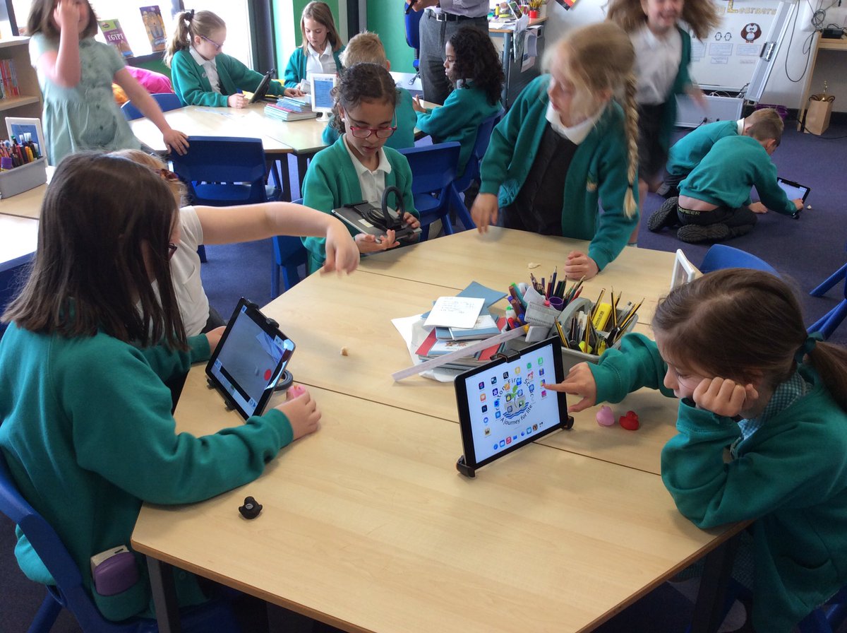 Y4Brunton2022's tweet photo. 3PP working on stop animation films with Julian @gem_education lots of fun using the ducks and iPads  @Y3Brunton2021 @Bruntonfirst https://t.co/389Mp4BWuM
