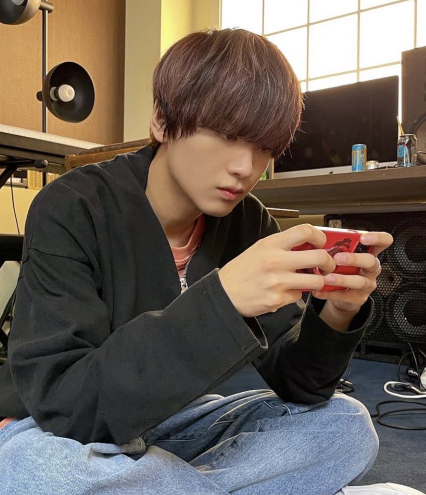 lhcdaily's tweet photo. my fave type of photos of haechan https://t.co/D8fG6tYiGc