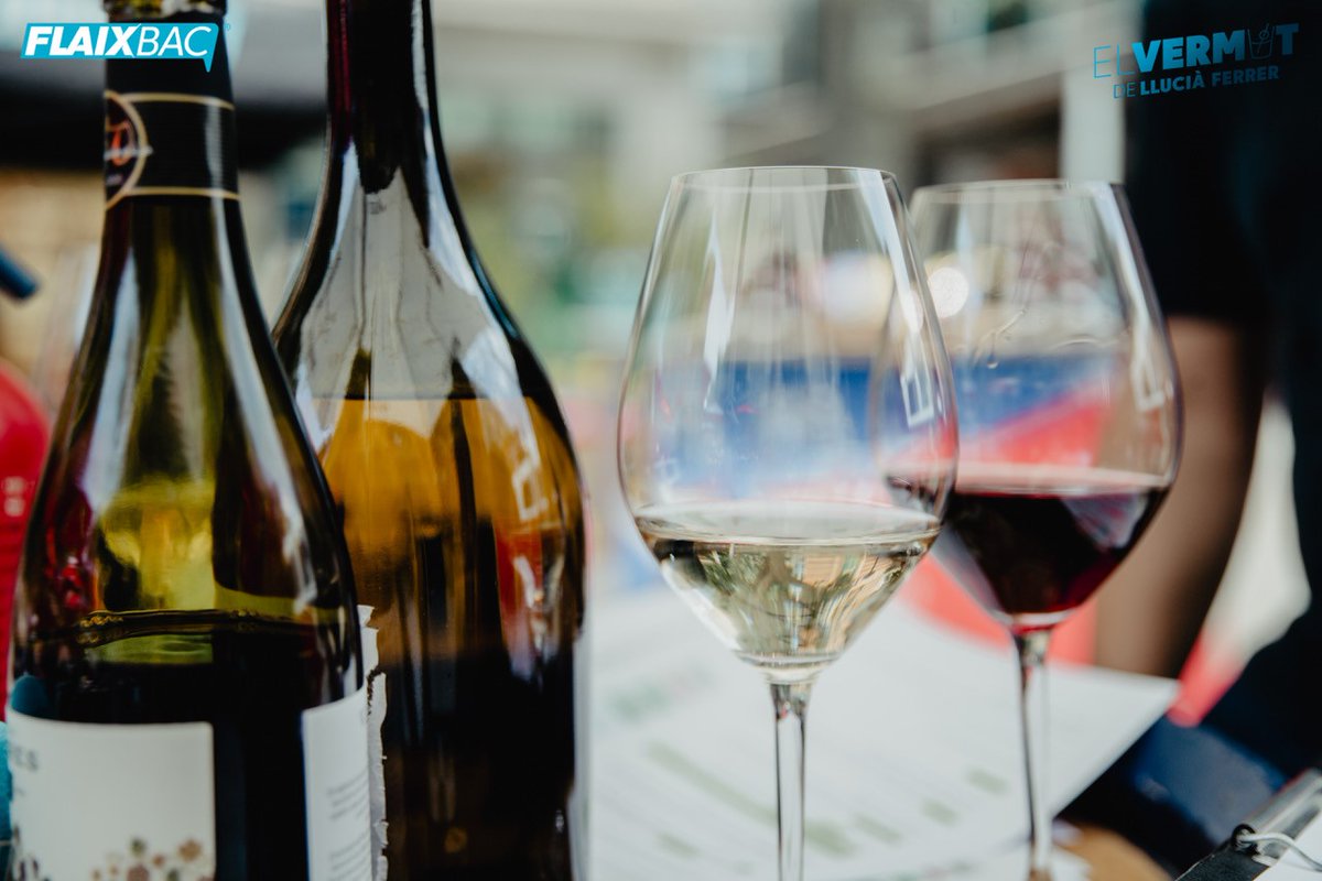 Aquest cap de setmana el vins #DOTerraAlta s’han convertit en protagonistes del #VermutdeLluciaFerrer de la mà de <a href="/Arnau_ConsultVi/">Arnau Marco</a>, mireu quines fotos!

#fansDOTerraAlta #TerraAltaterrateua #vermut #FlaixBac
<a href="/lluciaferrer/">Llucià Ferrer</a> @radioflaixbac 

📸 <a href="/betlegrafias/">Belén Ruiz</a>