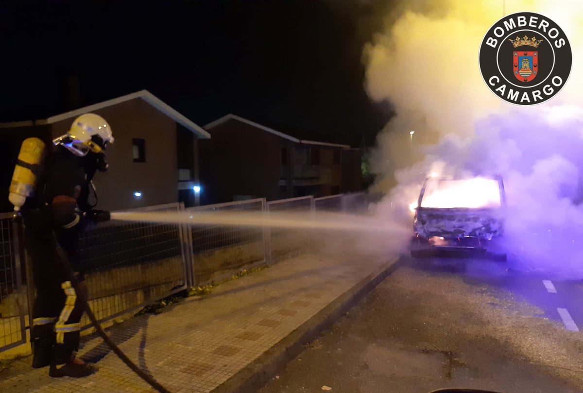 Esta madrugada movilizamos a @BomberosCamargo y <a href="/guardiacivil/">Guardia Civil</a> por aviso de incendio de vehículo en #Guarnizo.

📸 @BomberosCamargo