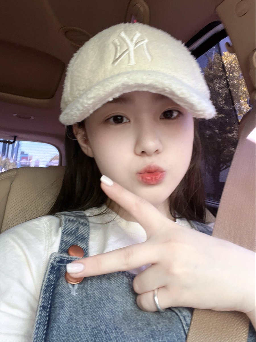 chaehyunpic's tweet photo. why are you so soft?! https://t.co/UjYg1XF5hC