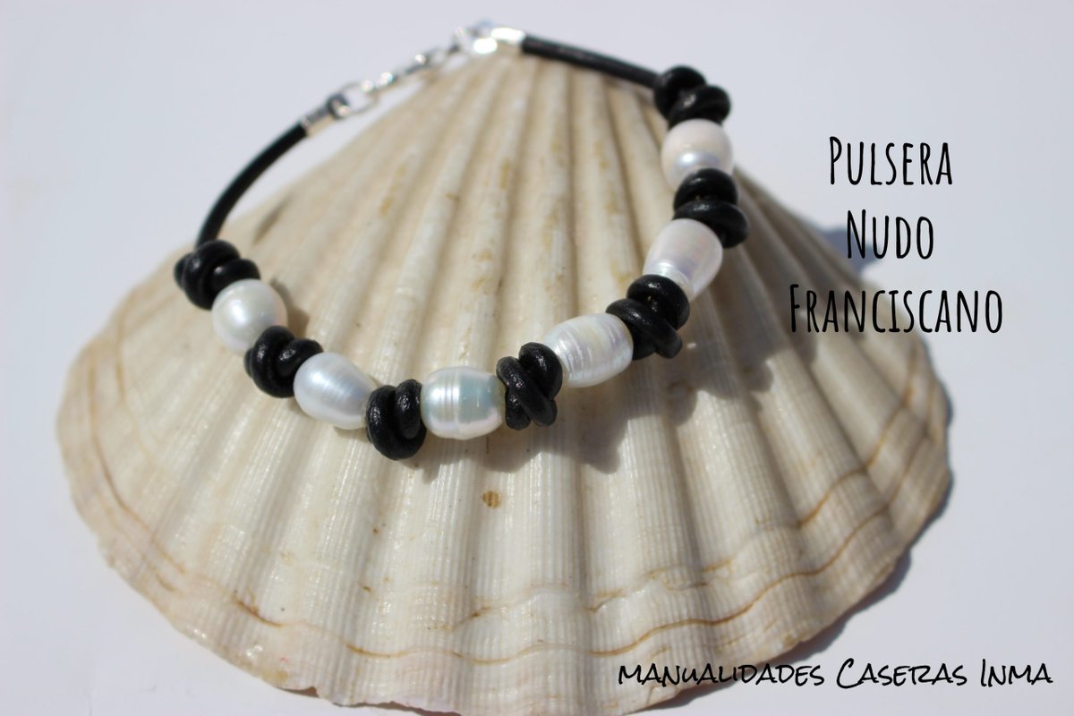 ManualiCaseras's tweet photo. ¡Buenos días a tod@s! Os traigo una pulsera de nudos franciscanos con perlas de río,  es muy fácil de hacer, en la entrada esta el tutorial con las fotos de como hace. 
#pulserasdecuero #cuero #pulserasdemoda #manualidadescaserasinma 
https://t.co/Sf7sJAiqFz https://t.co/YG9l8zshyj