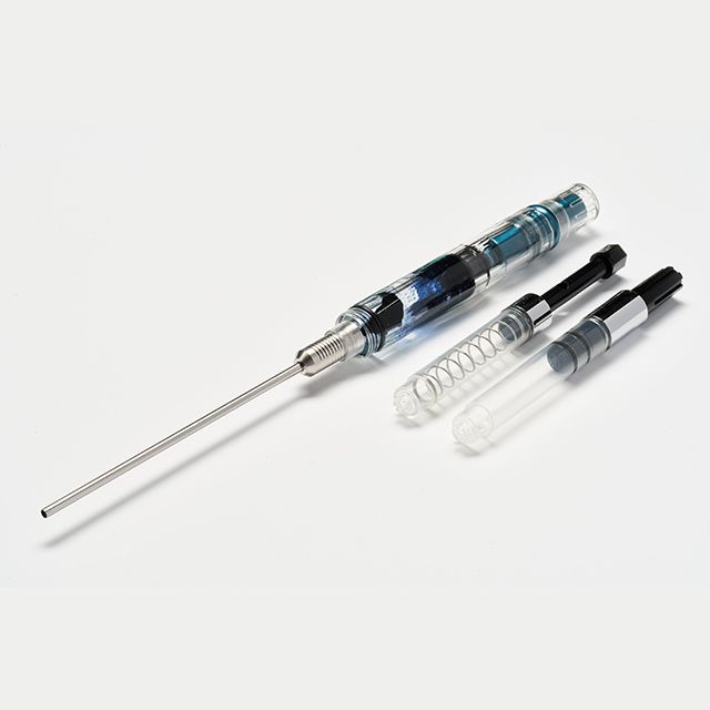 pen_house's tweet photo. TWSBIから便利なアイテムが登場!!
『TWSBI（ツイスビー） インク吸入器 パイプ』販売開始いたしました！
https://t.co/lxX0eQe521

ヨーロッパタイプのコンバーター、そしてダイヤモンド本体にも装着可能！
最後の一滴まで逃さずインクを吸入できます！

#ペンハウス新着 https://t.co/J57zACFv1K
