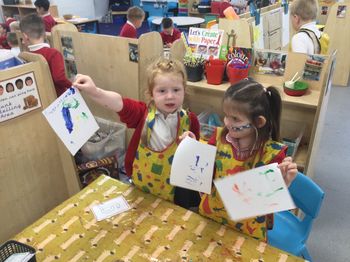 MD_Nursery's tweet photo. Nursery children using cotton buds to carefully mark make. So,e of them even copied some letters. #MDEnglish #MDWriting @MillDamSchool https://t.co/b67tv6Oi3s